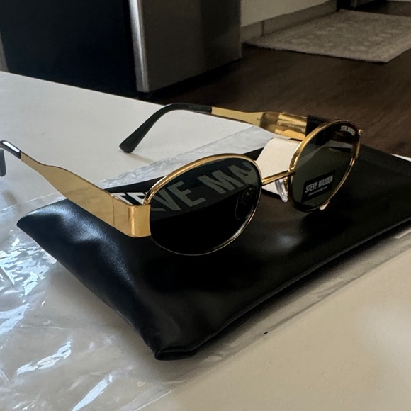 Steve Madden Gold and Black Sunglasses - Picture 3 of 3